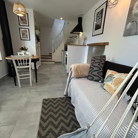 Des Hirondelles بيت للعطل *