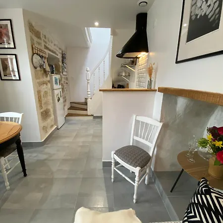 Des Hirondelles Saint-Hilaire-des-Loges