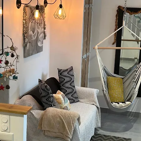 Des Hirondelles بيت للعطل