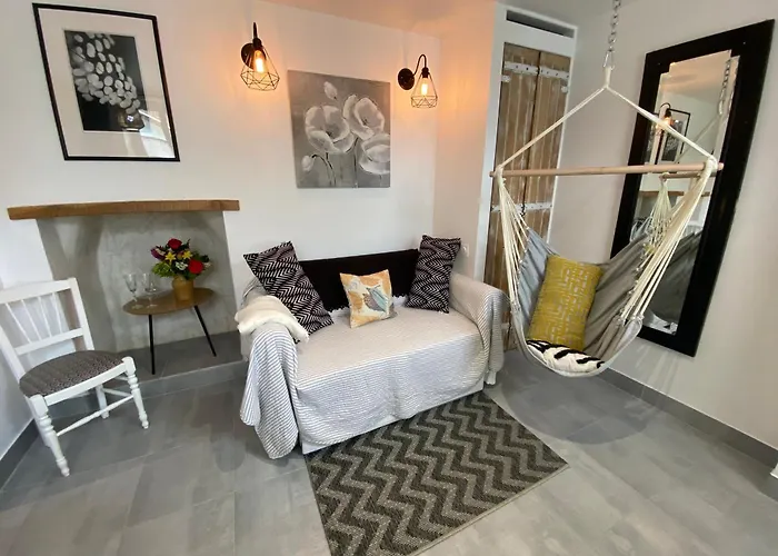 Des Hirondelles Holiday home *