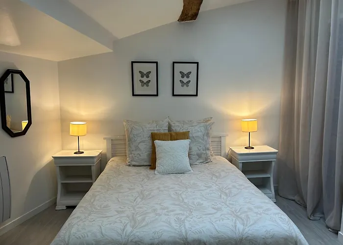 Des Hirondelles * Saint-Hilaire-des-Loges